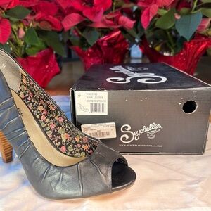 Seychelles Black Leather Peep-Toe Heels